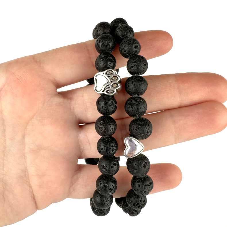 Lavasten armbnd m. pote og hjerte, 8 mm perler