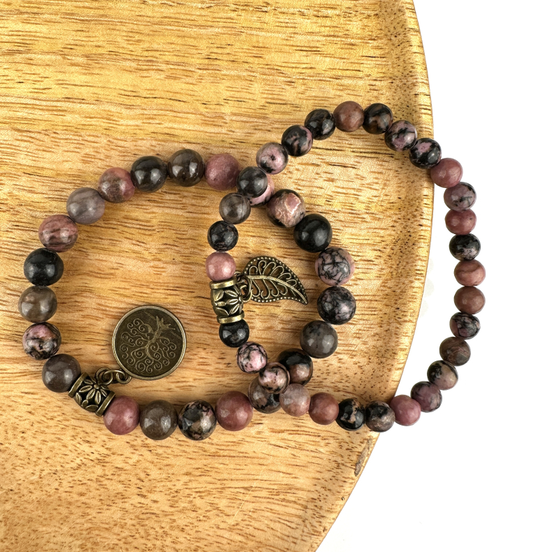 Rhodonit Armbnd st m. Livets tr og fjer, 6 og 8 mm perler