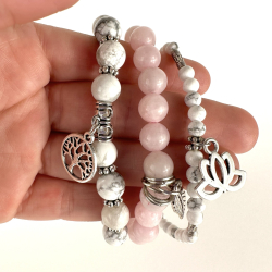 Rosakvarts og Howlit armbnd m. Livets tr, fjer og lotus, 6 og 8 mm perler