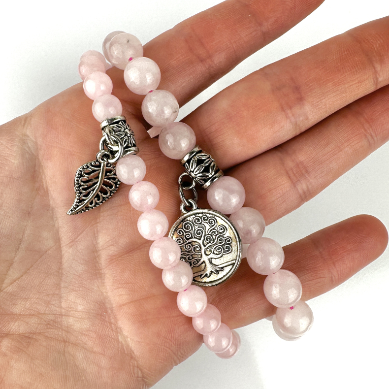 Rosakvarts armbnd st m. Livets tr og fjer, 6 og 8 mm perler