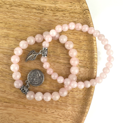 Rosakvarts armbnd st m. Livets tr og fjer, 6 og 8 mm perler
