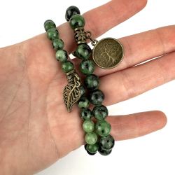 Rubin i Zoisit armbnd st m. Livets tr og fjer, 6 og 8 mm perler