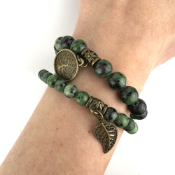 Rubin i Zoisit armbnd st m. Livets tr og fjer, 6 og 8 mm perler