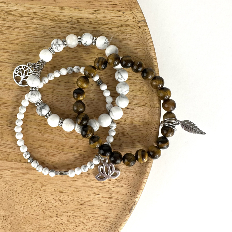 Tigerje og Howlit armbnd m. Livets tr, fjer og lotus, 6 og 8 mm perler