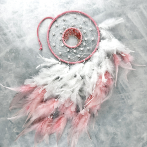 Dr�mmefanger Rosakvarts m. hvid og pink fjer