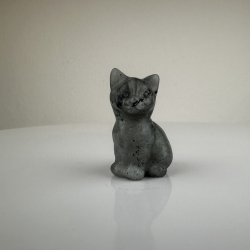 Labradorit, siddende kat 