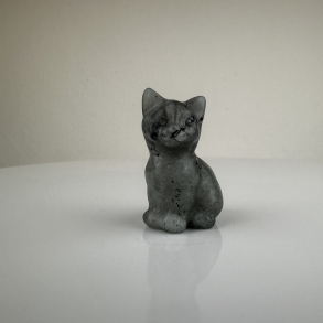 Labradorit, siddende kat 