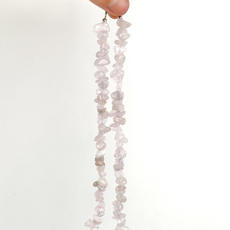 Rosakvarts halsk�de, chips