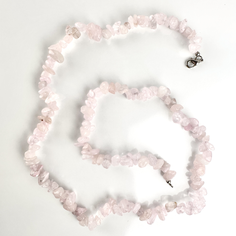 Rosakvarts halsk�de, chips