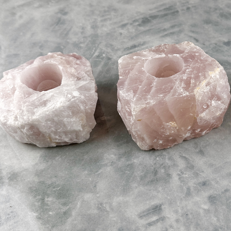 Rosakvarts lysestage, R