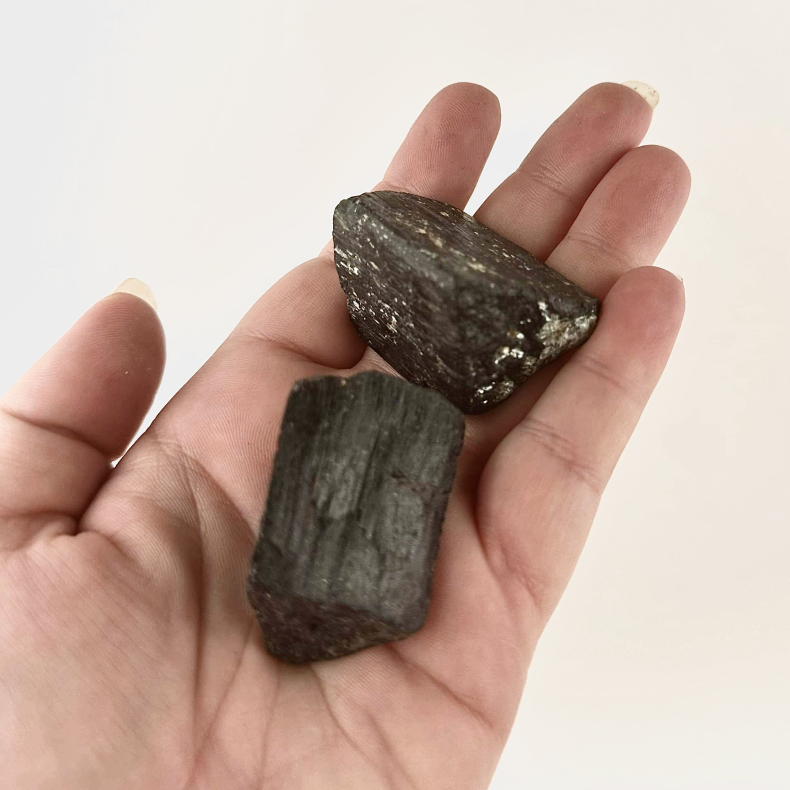 Sort Turmalin, r, Medium