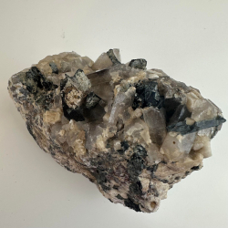 Rgkvarts, Sort Turmali og Feldspal Klynge A