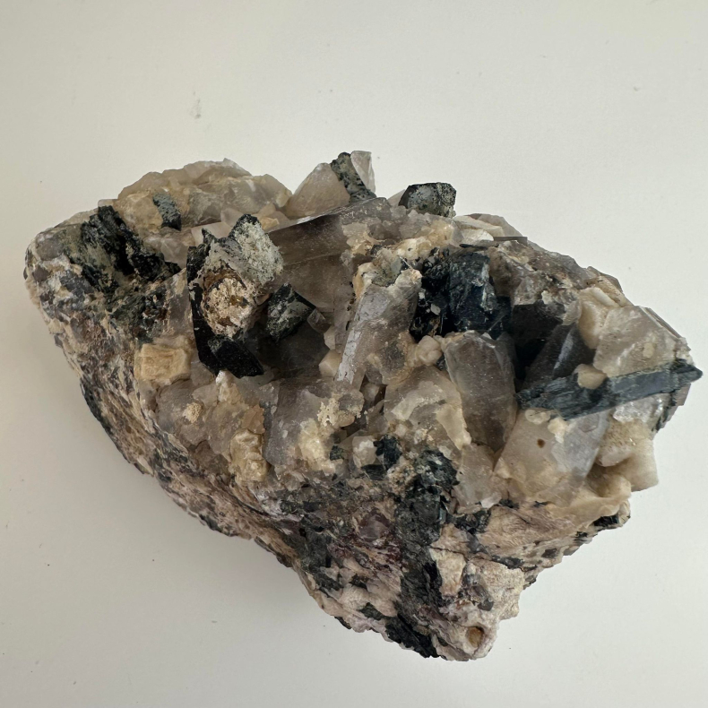 Rgkvarts, Sort Turmali og Feldspal Klynge A