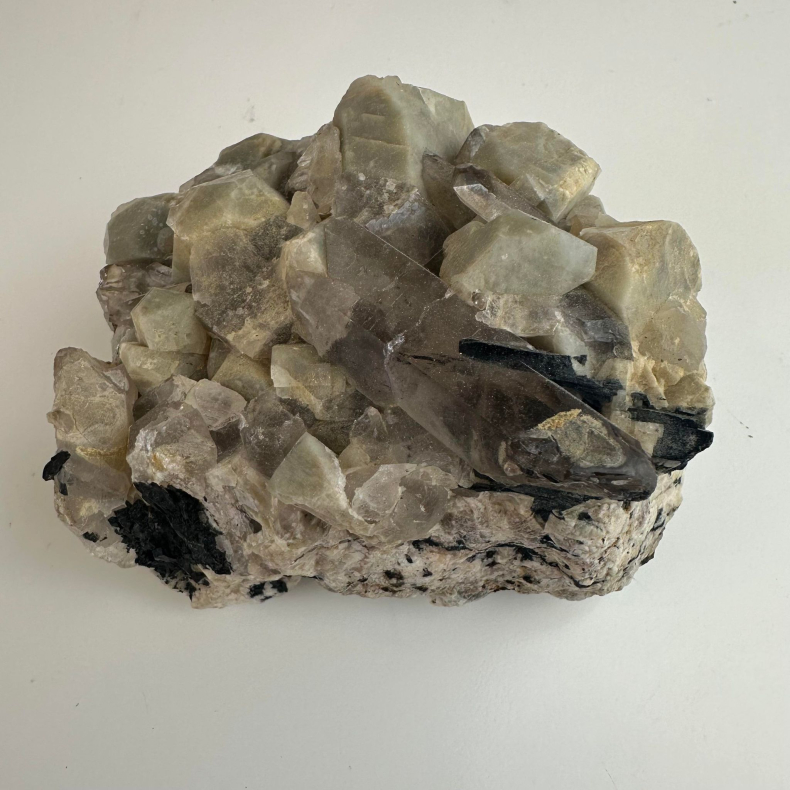 Sort Turmalin, Rgkvarts, Aegirine, Nepheline og Feldspal, Klynge 