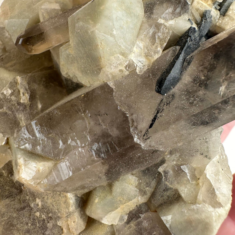 Sort Turmalin, Rgkvarts, Aegirine, Nepheline og Feldspal, Klynge 