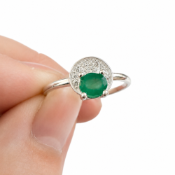 Smaragd sten i s�lv ring 