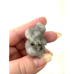 Labradorit siddende elefant 