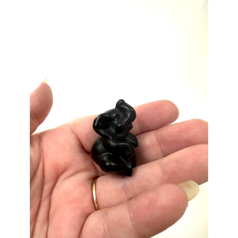 Sort Obsidian, siddende elefant 