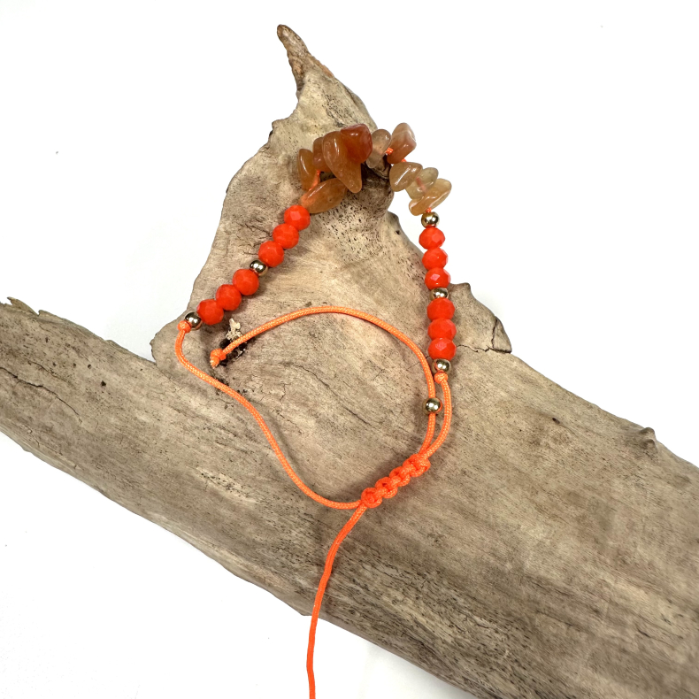 Karneol armbnd, med chips og snor 