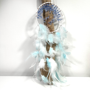 Dr�mmefanger med celestit og bl� og hvide fjer 