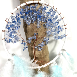 Drmmefanger med celestit og bl og hvide fjer 