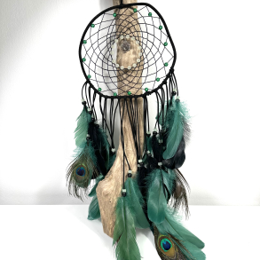 Dr�mmefanger m. p�fugle og gr�nne fjer 