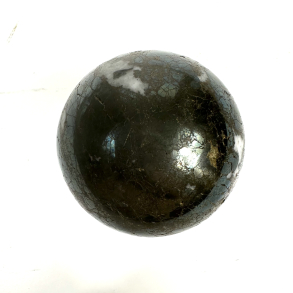 Pyrit m. lidt kvarts i, kugle 