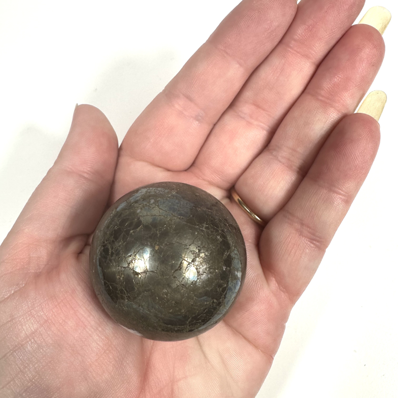 Pyrit m. lidt kvarts i, kugle 