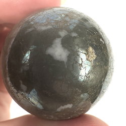 Pyrit m. lidt kvarts i, kugle 