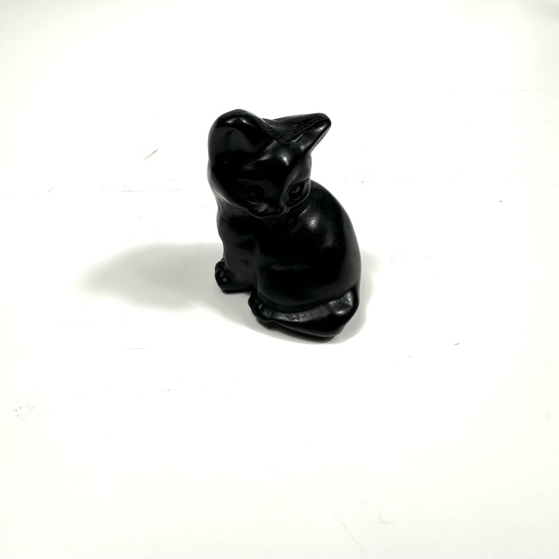 Sort Obsidian, stor siddende kat 