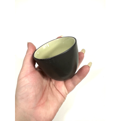 Krus m grn farve inden i