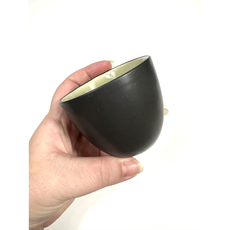 Krus m grn farve inden i