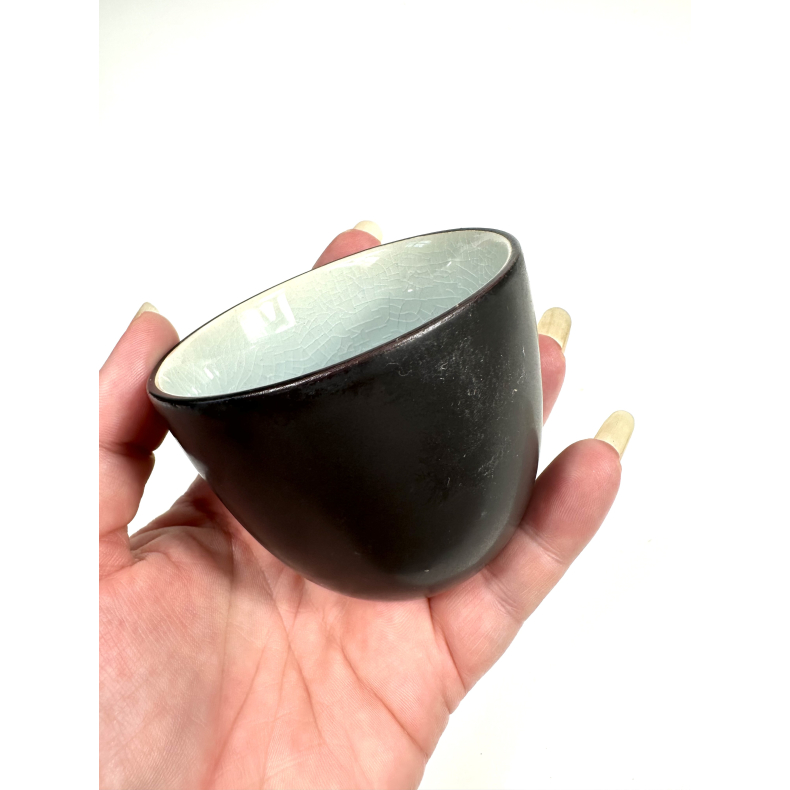 Krus m Lysebl farve inden i