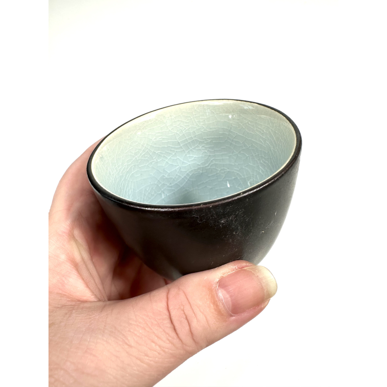 Krus m Lysebl farve inden i