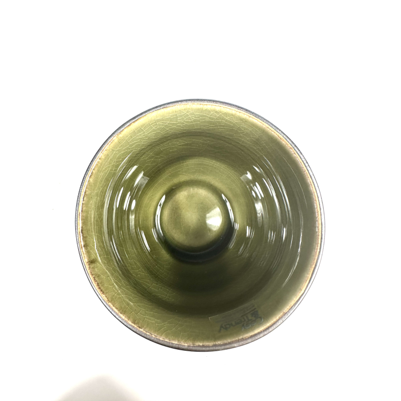 Krus m mrkegrn farve inden i