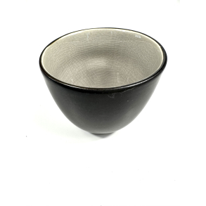 Krus m gr� farve inden i