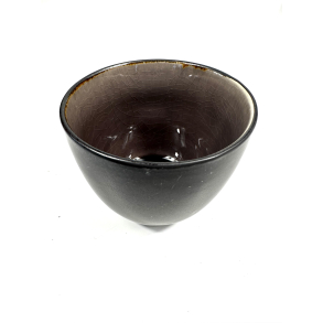 Krus m m�rkebrun farve inden i