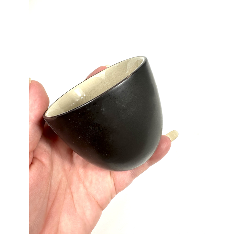 Krus m creme farve inden i 