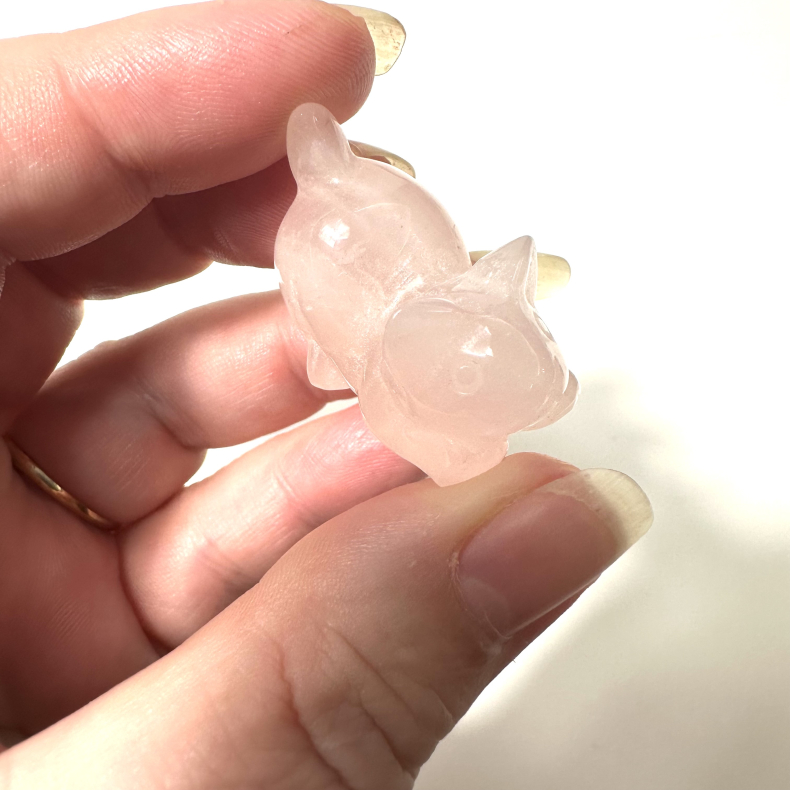 Rosakvarts, stende kat 