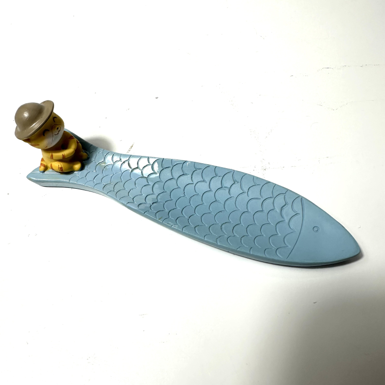 Rgelsesholder med kat i fisk 