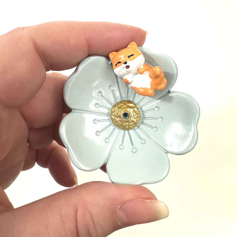 Rgelsesholder med kat i bl blomst 