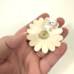 Rgelsesholder med kat i hvid blomst 