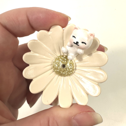 Rgelsesholder med kat i hvid blomst 