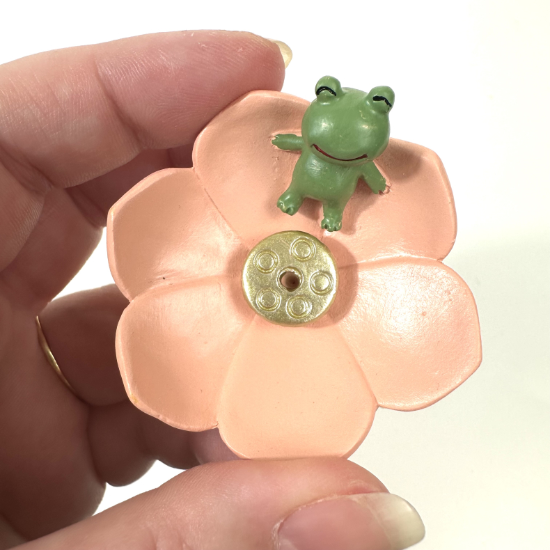 Rgelsesholder med fr i blomst 