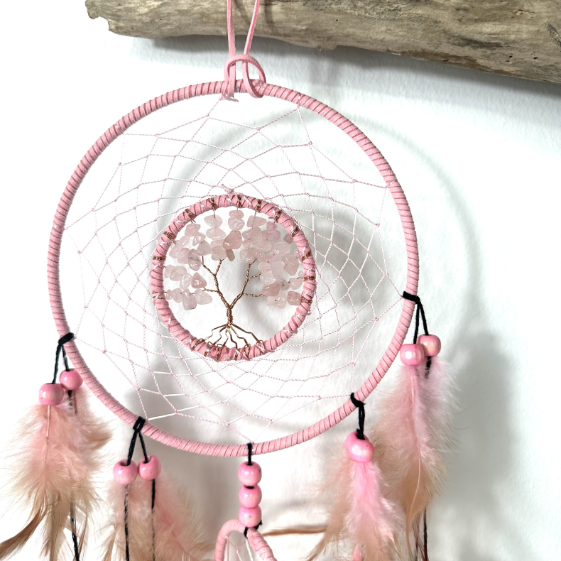 Rosakvarts i lyserd drmmefanger 