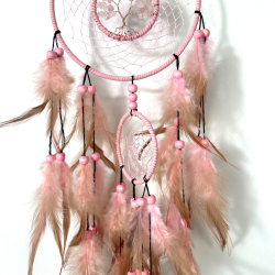 Rosakvarts i lyserd drmmefanger 