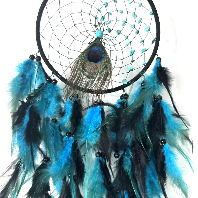 Bl howlit i drmmefanger med pfuglefjer 