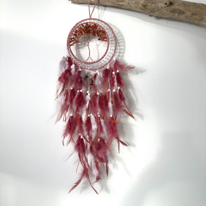 R�d Agat i dr�mmefanger og krystaller i chakra farver 