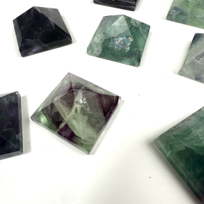 Fluorit pyramider sm 