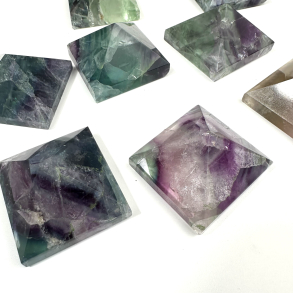 Fluorit pyramider mellem 